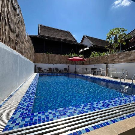 Little Friendly Guest House And Swimming Pool 琅勃拉邦 外观 照片